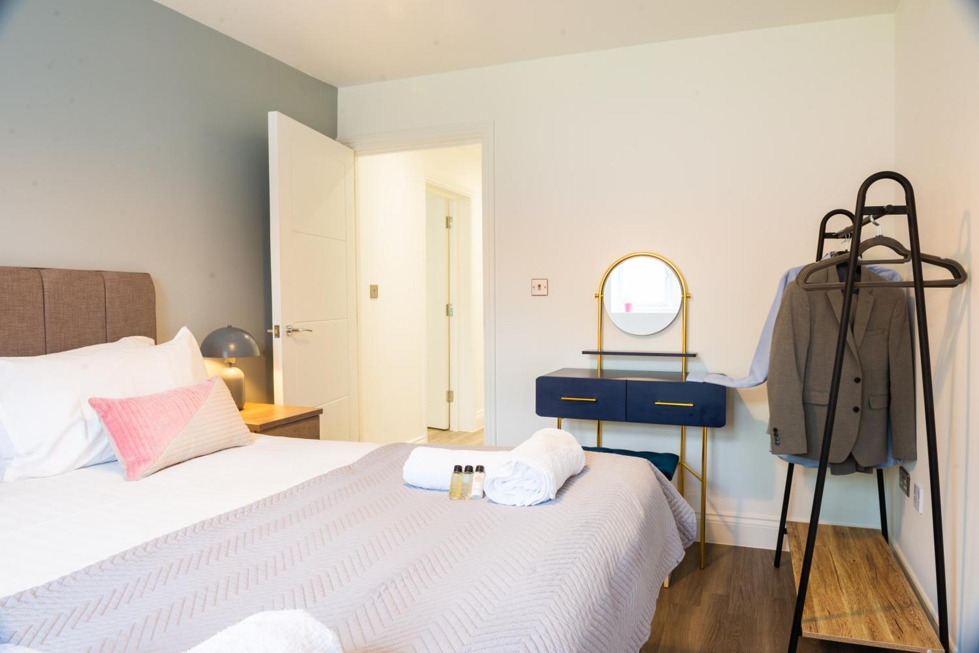 The 'Pinky' - Beautiful 1 Bed Apartment In Hatfield - Free Parking - Near Uni & Business Park - Big Savings On Long Stays מראה חיצוני תמונה