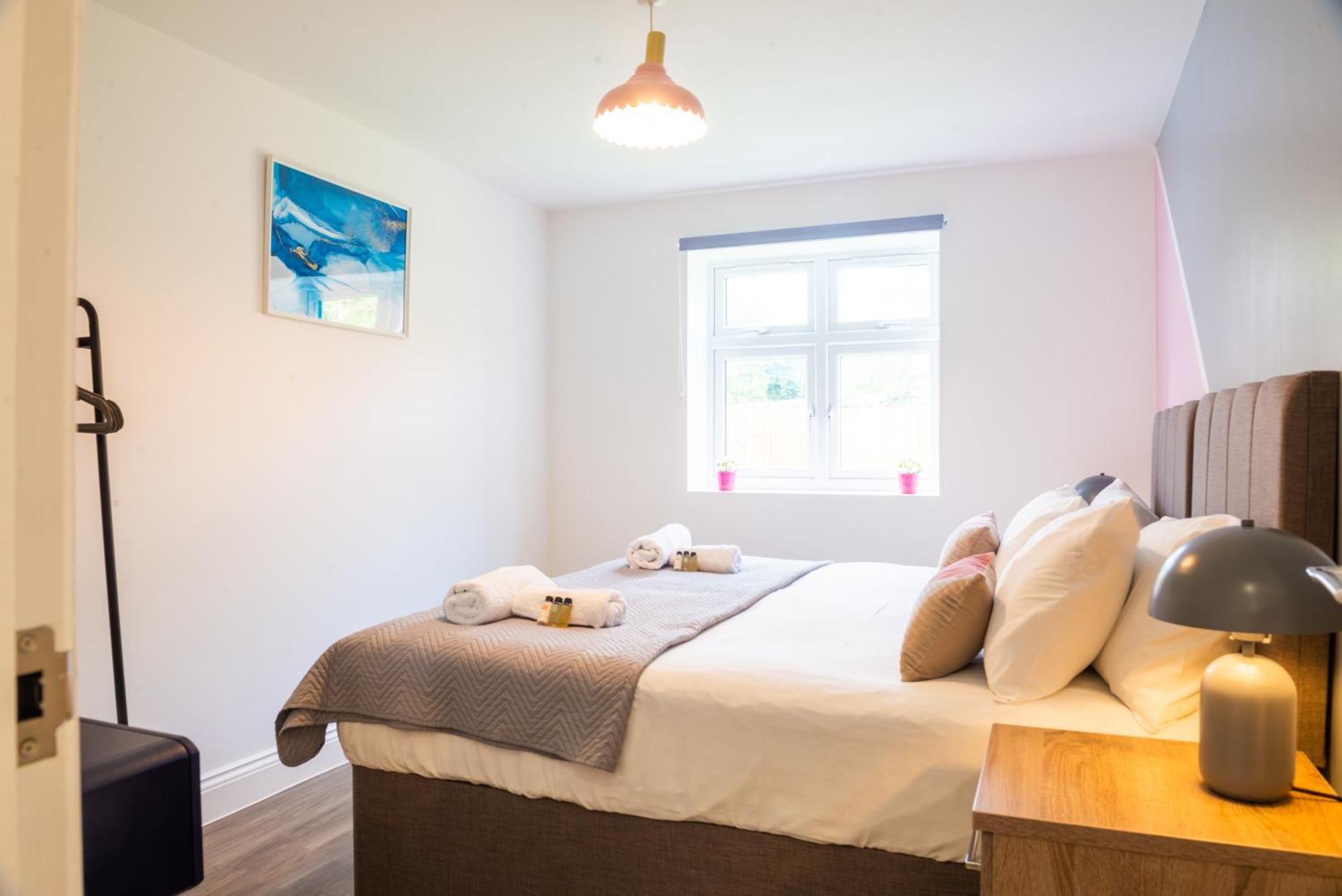 The 'Pinky' - Beautiful 1 Bed Apartment In Hatfield - Free Parking - Near Uni & Business Park - Big Savings On Long Stays מראה חיצוני תמונה